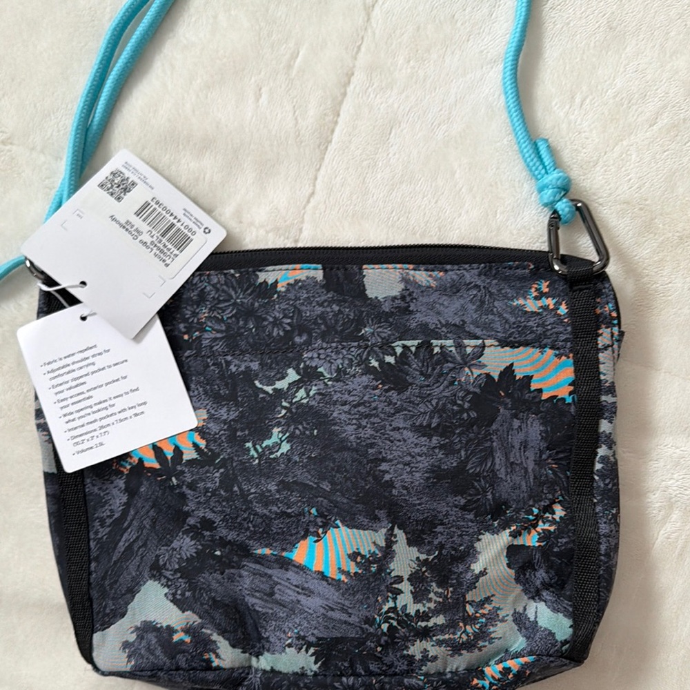 Lululemon Patch Logo Women's Black print Crossbody Bag NWT - Picture 2 of 5
